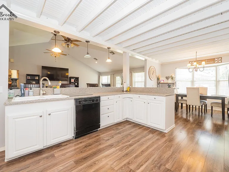 800 Shore Line Dr — Photo 15