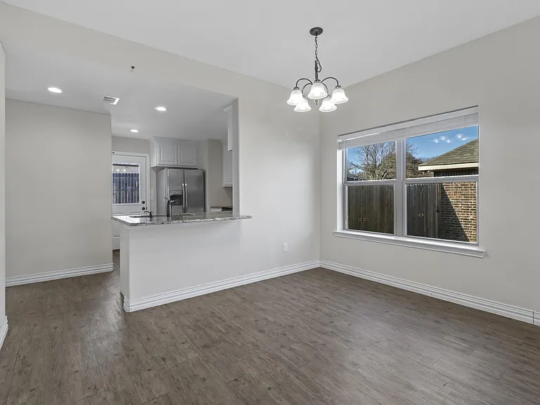 901 N Barrett Ave — Photo 5