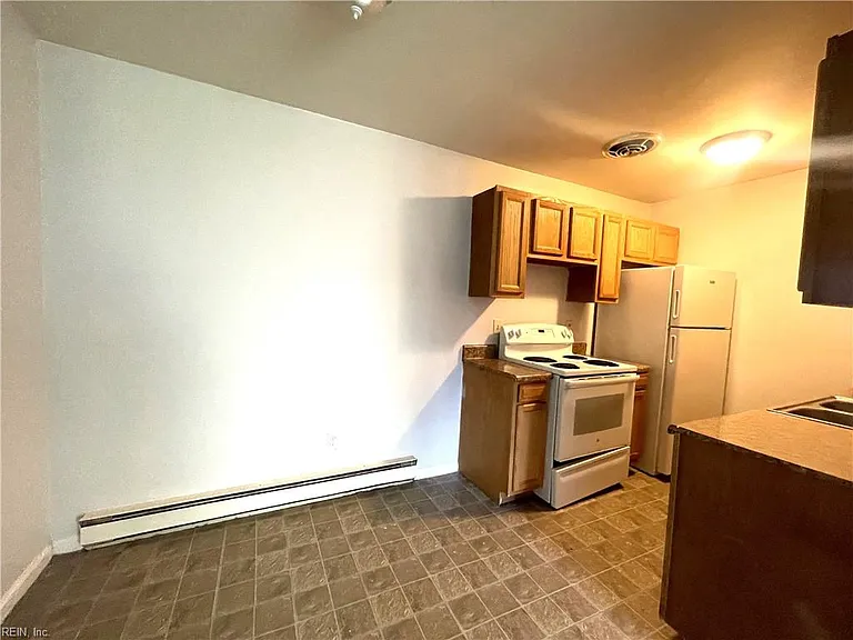 243 Maryland Ave #A — Photo 8