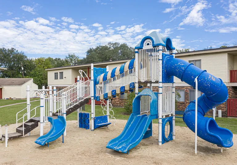 Cedarwood Apartments — Photo 19