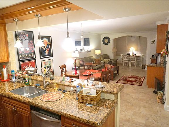 2nd image of 2851 Somerset Drive #103