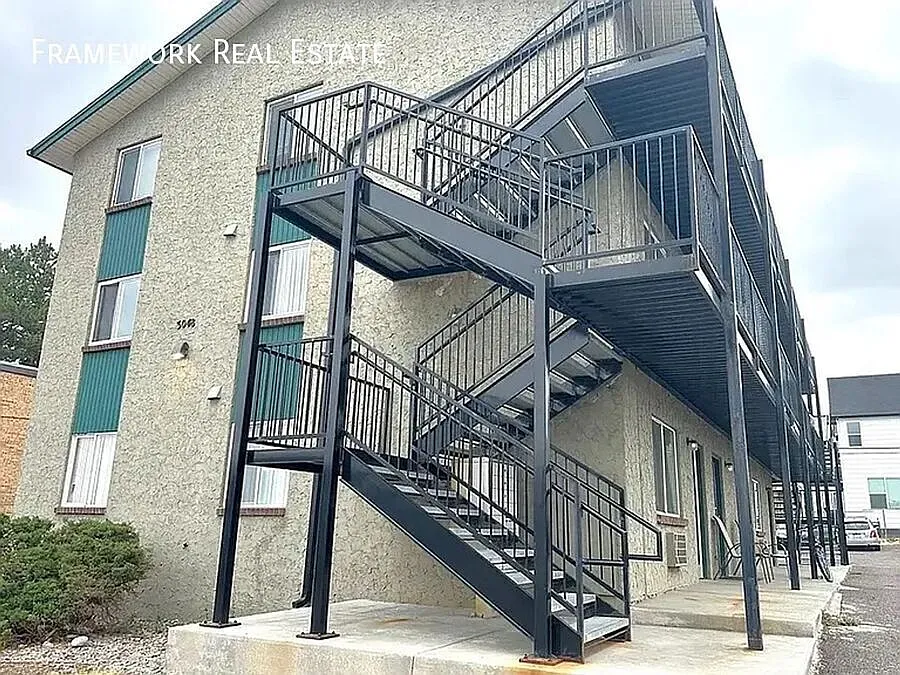 1 Bedroom Apartment in Harvey Park Available NOW!! — Photo 4