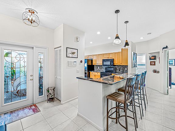 4th image of 9511 Crescent View Drive N