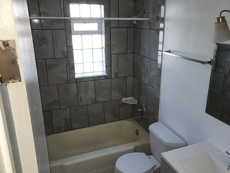 504 Olden Ave #4 — Photo 4