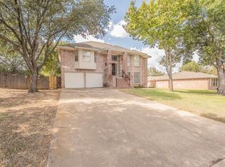 607 Reeves Ln, Kennedale, TX 76060