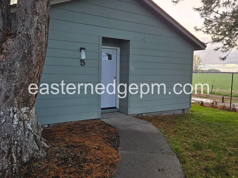 630 SW 24th St #5 — Photo 11