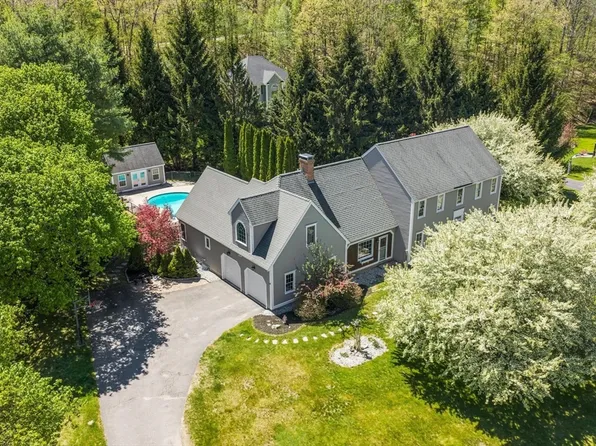 4 Ridge Rd, Pepperell, MA 01463