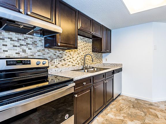 5th image of 4022 Beaver Ln APT 700D