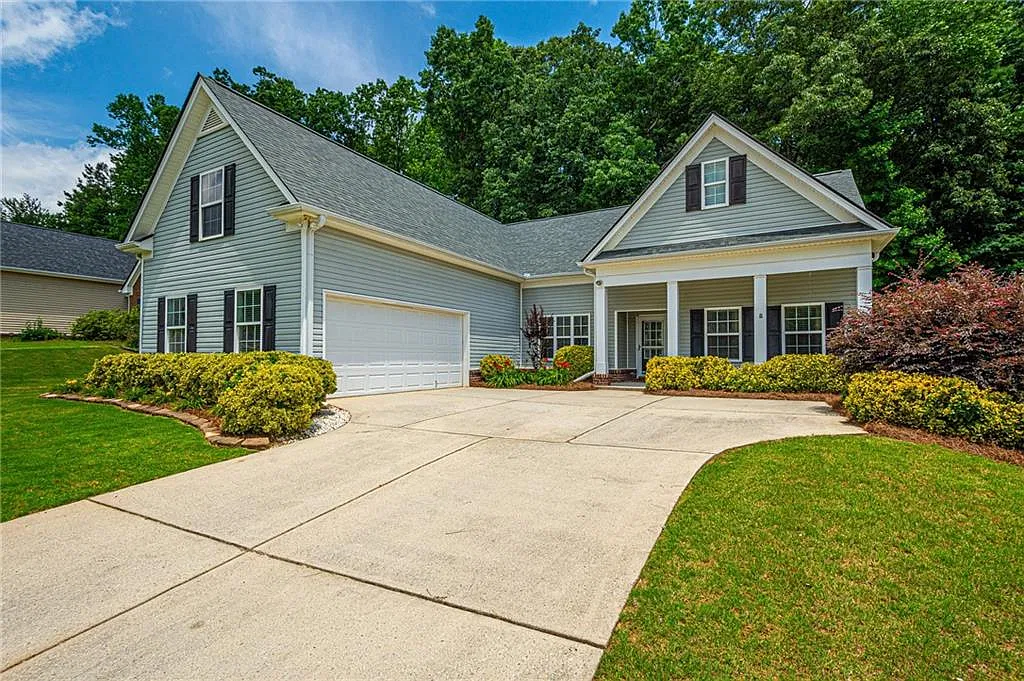 3 bed, 2.0 bath, 2074 sqft, $2,100 — Photo 3