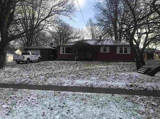 611 4th St SE, Independence, IA 50644