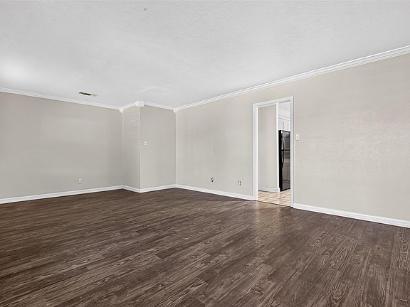 5th image of 3010 Groton Dr
