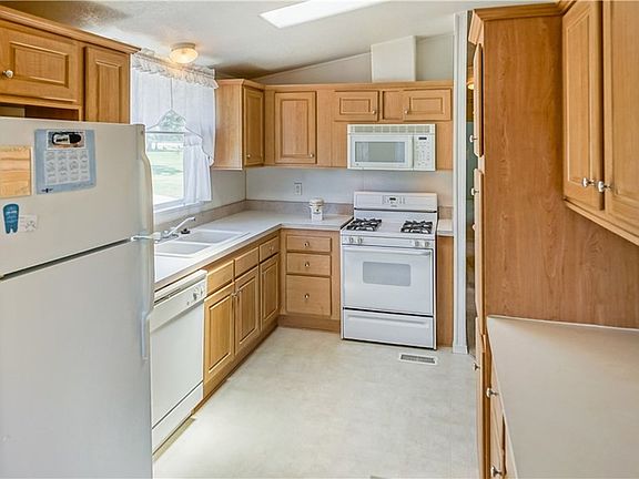5th image of 42 Canterbury Dr #42