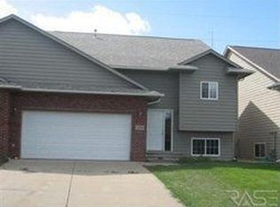 1109 S Dundee Dr, Sioux Falls, SD 57106