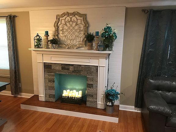 3rd image of 136 Dylark Dr