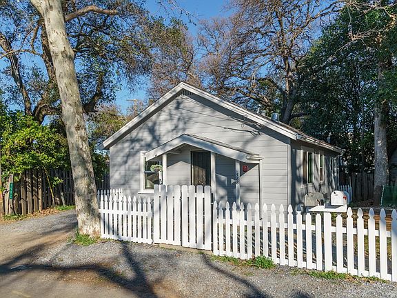 4th image of 1588 Lilac Ln