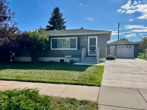 4825 Windsor Dr, Rapid City, SD 57702