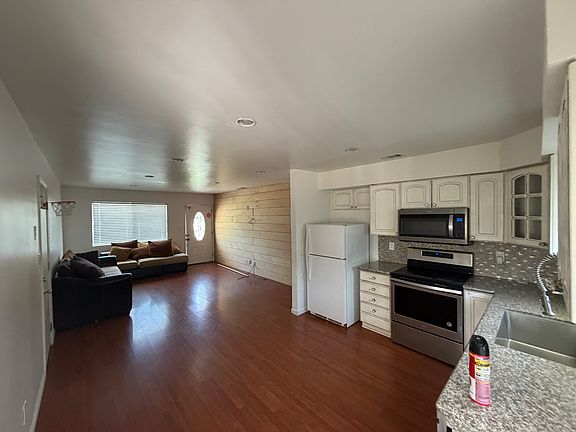 4th image of 7813 Dominion Way