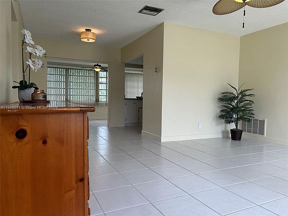 3rd image of 4928 NW 54th St