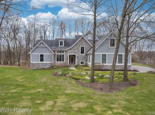 5704 Ciderberry Dr, Brighton, MI