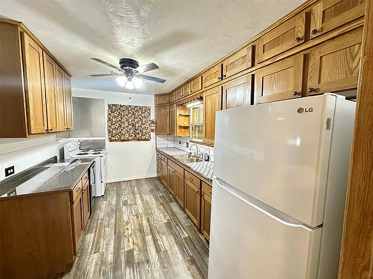 2810 N Houston Dr — Photo 13