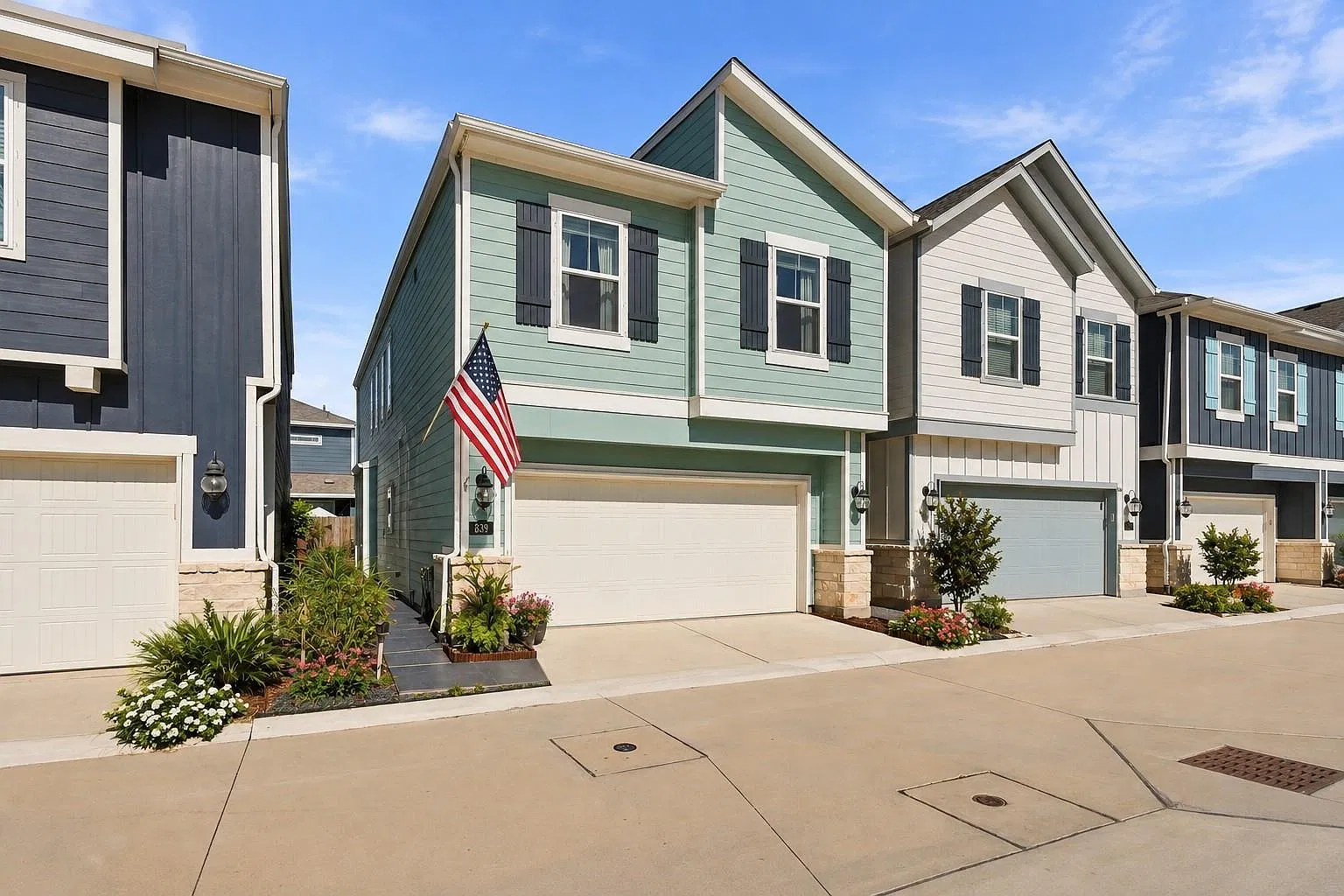 3 bed, 2.5 bath, 1749 sqft, $2,800 — Photo 1