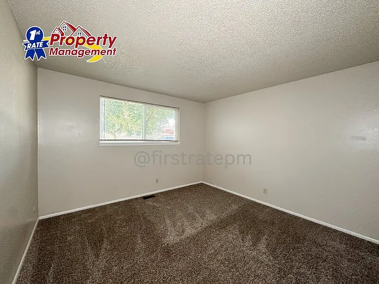 737 W Belmont St — Photo 13