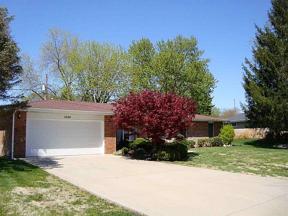 2nd image of 1044 Holly Dr