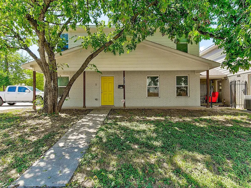 5 bed, 4.0 bath, 2000 sqft, $5,300 — Photo 1