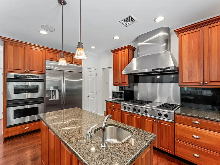 368 Hoyt St — Photo 14