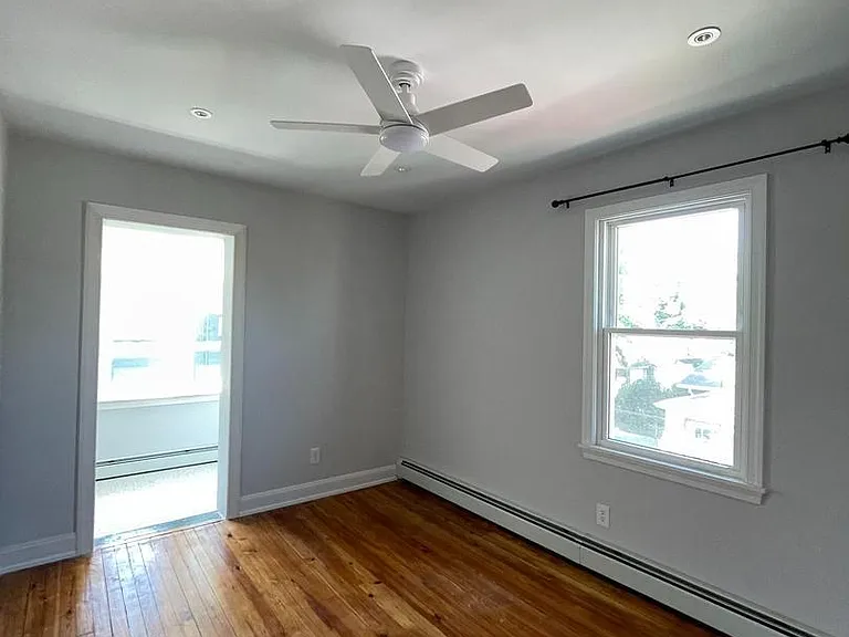 641 Loraine St — Photo 5