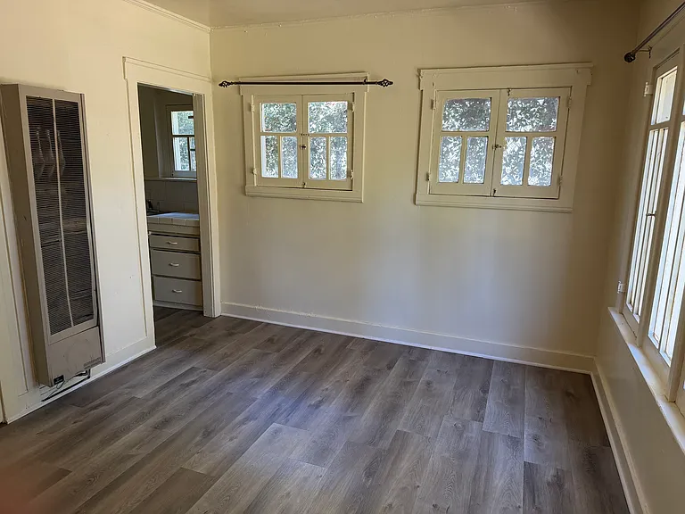 567 N Oakland Ave #18 — Photo 4