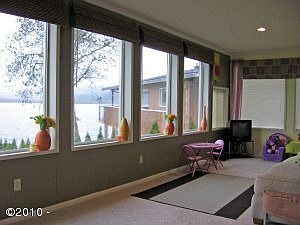 3rd image of 752 NE Lake Dr
