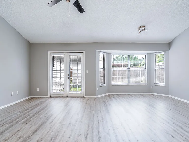 110 Riverraft Ct — Photo 4