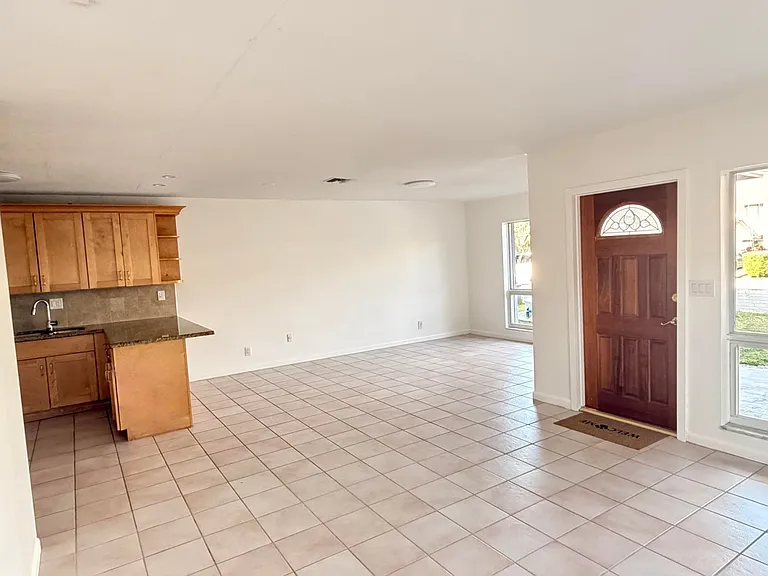 630 NE 19th Ave — Photo 4
