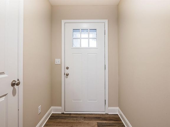 5th image of 818 Birch Ct