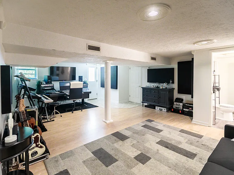 236 Nunley Dr — Photo 13