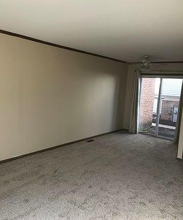 4th image of 34W625 Elm Ct APT B