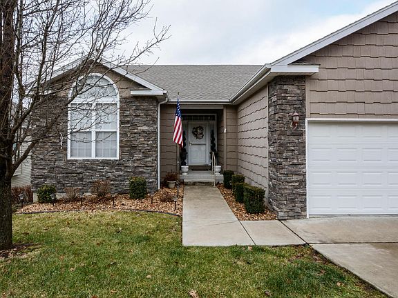 2nd image of 355 Cozy Ln