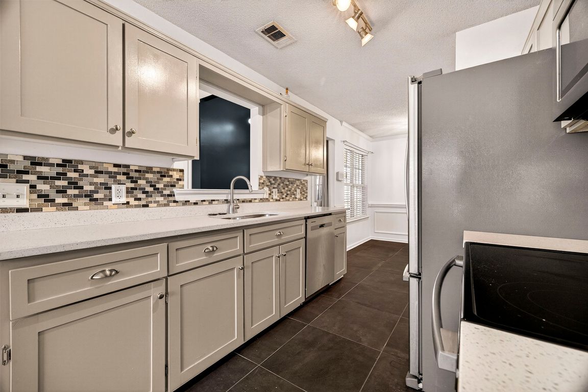 next background image