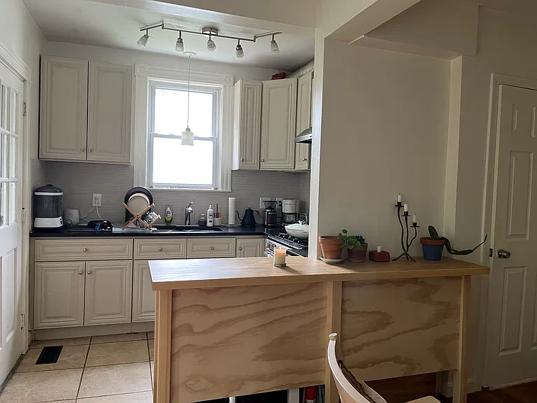 366 Pleasant St #1 — Photo 6