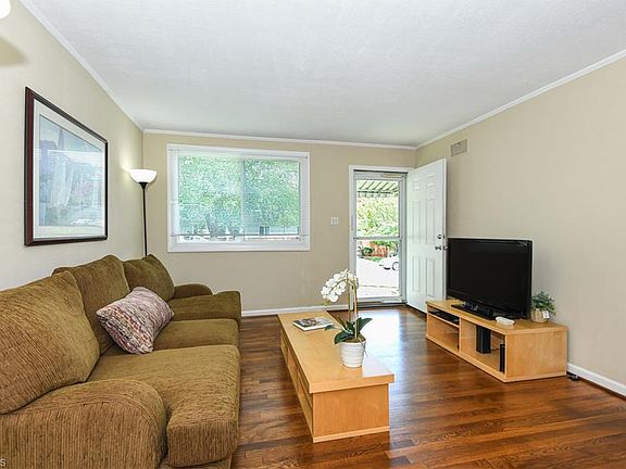 4th image of 514 Overlook St