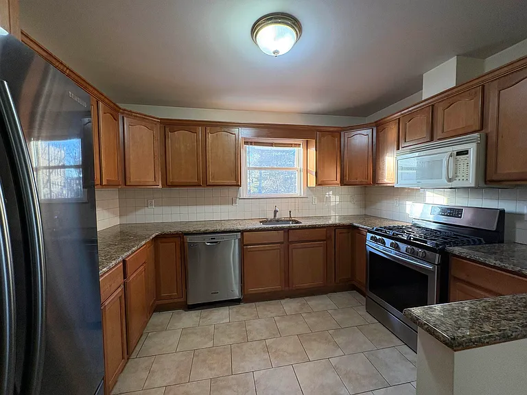 37 Reservoir Ave — Photo 3