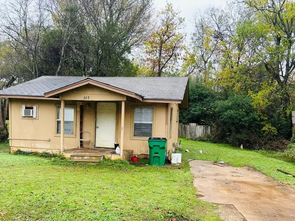 307 Dorrance St, Palestine, TX 75801