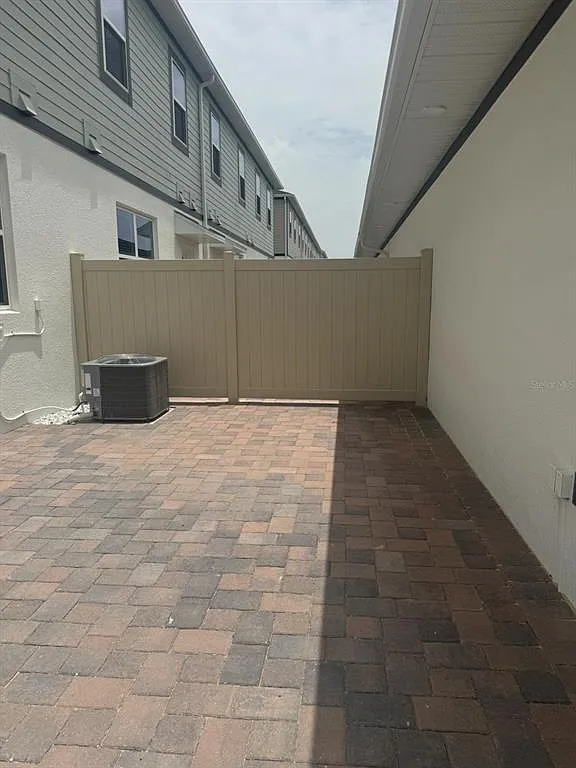 3 bed, 2.5 bath, 1712 sqft, $2,550 — Photo 3