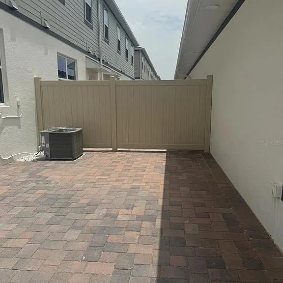564 Pothos St — Photo 3
