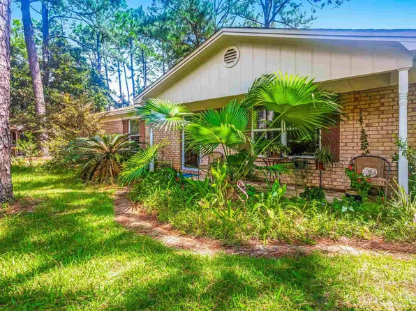 1370 Bayshore Ct, Gulf Breeze, FL 32563