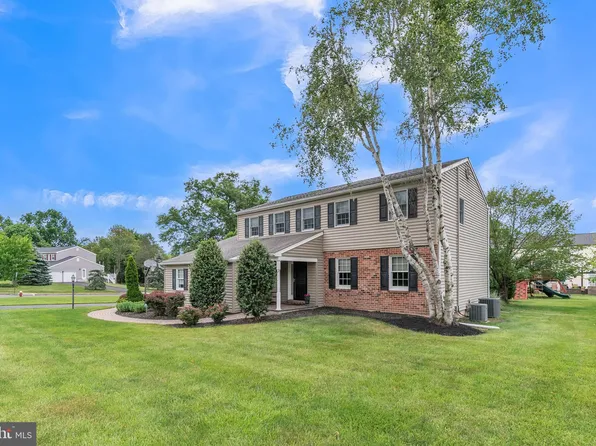 15 Dana Dr, Collegeville, PA 19426