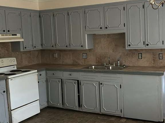 3rd image of 637 Upper Darby Rd