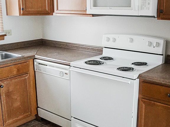 3rd image of 18510 Wildwood Ave APT 2E