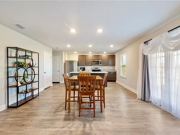 8120 Fairview Ct — Photo 6
